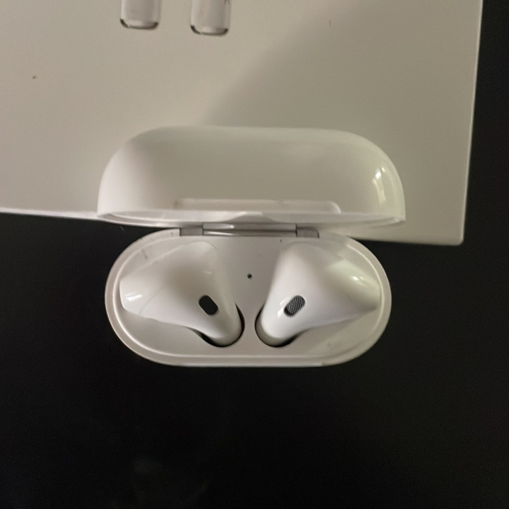 first generation airpods - Picture 2 of 4
